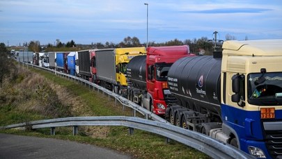 Kolejki tirów na granicy. Polscy przewoźnicy wciąż protestują