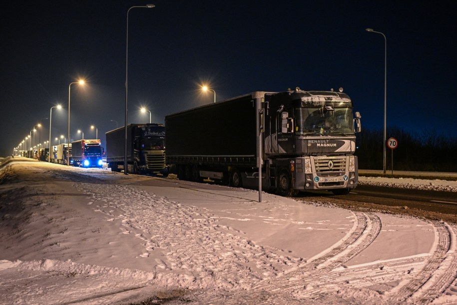 Podkarpacie: Kolejka tirów przed granicą z Ukrainą sięga Małopolski