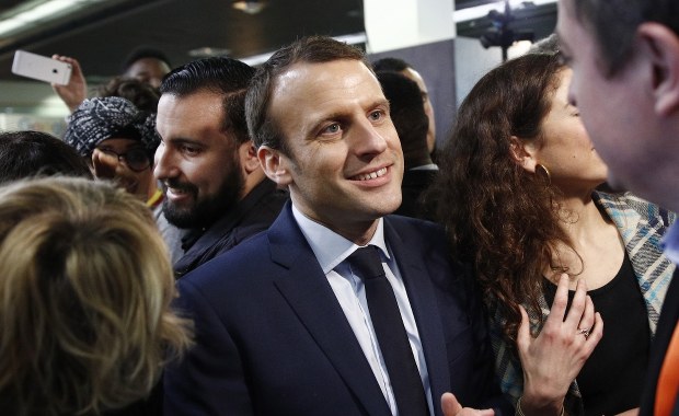 Kolejna afera w otoczeniu Macrona. W siedzibie jego partii znaleziono broń 