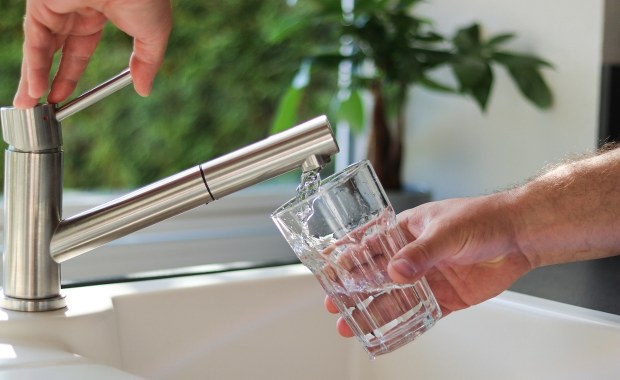 Kolejna awaria wodociągów w Warszawie. Do kiedy potrwają naprawy?