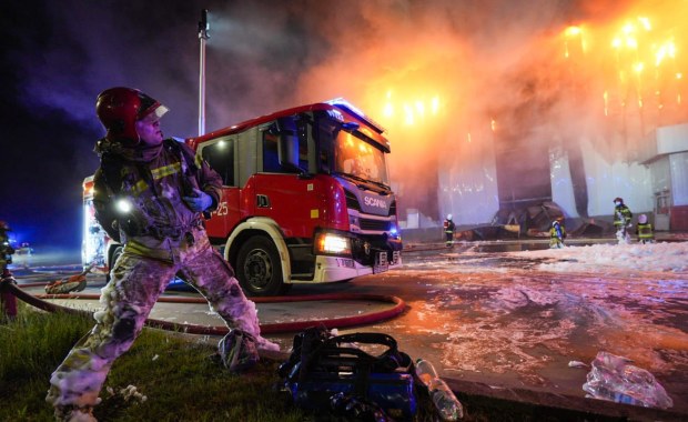 Kolejna doba akcji strażaków w Sosnowcu. Wciąż nie wiadomo, co wywołało ogień