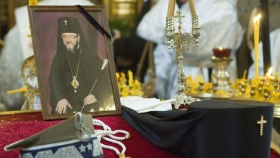 Kolejna ekshumacja ofiary katastrofy smoleńskiej. Wydobyto szczątki z grobu abp. Chodakowskiego