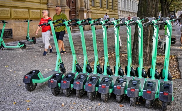 Kolejna europejska stolica żegna hulajnogi elektryczne
