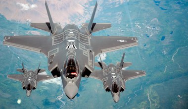 Kolejna flota F-35 trafiła na Bliski Wschód. USA szykuje się do ataku