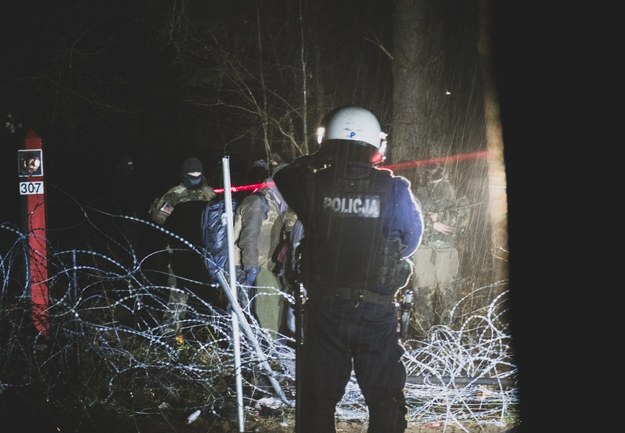 Kolejna grupa migrantów próbowała sforsować polsko - białoruską granicę. Doszło do tego na odcinku ochranianym przez placówkę straży granicznej w Czeremsze /Kancelaria premiera /
