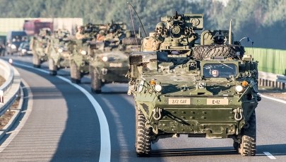 Kolejna kolizja pojazdu amerykańskiej armii. Cysterna zderzyła się z osobówką