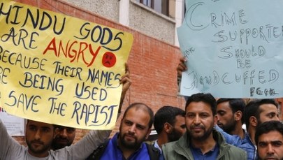 Kolejna nastolatka w Indiach zgwałcona i podpalona. Walczy o życie