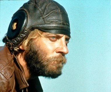 Kolejną niezapomnianą kreacją Donalda Sutherlanda pozostaje postać szalonego czołgisty - sierżanta Świrusa, będącego równocześnie prototypem filmowego hippisa w wojennej komedii "Złoto dla zuchwałych" (1970). 