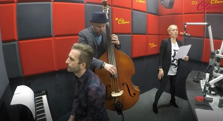 Kolejną piosenkę z prawdziwego zdarzenia zaśpiewała Aga Zaryan /Jakub Rutka /RMF FM