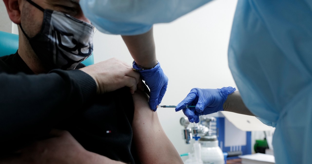 Kolejna tura rejestracji na szczepienia dla nauczycieli. Czarnek: Stworzyliśmy dwa systemy