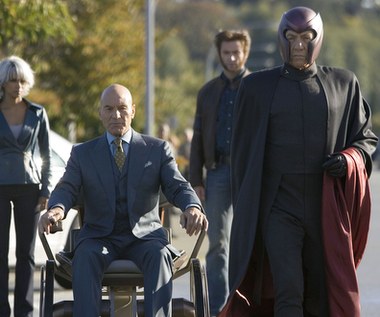 Kolejną wieloletnią rolą Patricka Stewarta jest kreacja profesora Charles Xavier w kinowej serii "X-Men".

Wydawało się, że w końcówce superprodukcji "X-Men: Ostatni bastion" z 2006 r. bohater Stewarta poniósł chwalebną śmierć. Krótki bonus po tak zwanych "napisach" sugerował jednak, że ten intelektualny geniusz oszukał śmierć. W "Wolverine" (2013) Profesor X znów pojawił się w krótkiej sekwencji wyświetlanej po napisach końcowych, obecny nie duchem, a ciałem...

"W takich gatunkach, jak science fiction i fantasy, nigdy nie należy mówić 'nigdy'. Wszystko może się zdarzyć. Ile to już lat, piętnaście? Tak, od piętnastu lat pojawiam się w filmach z serii "X-Men" i jestem przeszczęśliwy z tego powodu. Właściwie to z jednej serii przeszedłem płynnie do drugiej. Zresztą, początkowo nie chciałem przyjąć roli Profesora X właśnie z uwagi na tę okoliczność" - aktor mówił w 2014 roku "New York Timesowi".