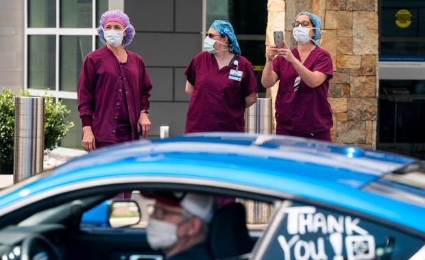 Kolejne 24 osoby zmarły w Polsce z powodu koronawirusa. We Włoszech blisko 20 tys. ofiar [RELACJA 12 kwietnia]