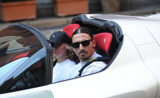 Kolejne ferrari do kolekcji. Zlatan Ibrahimovic świętuje po swojemu