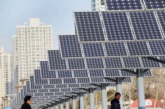 Kolejne firmy stawiają na energię słoneczną /AFP