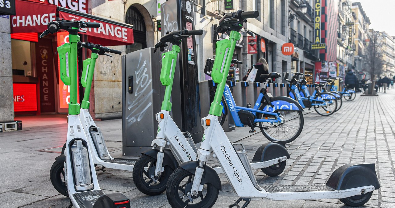 Kolejne miasto rezygnuje z elektrycznych hulajnóg. Chodzi o bezpieczeństwo /Getty Images