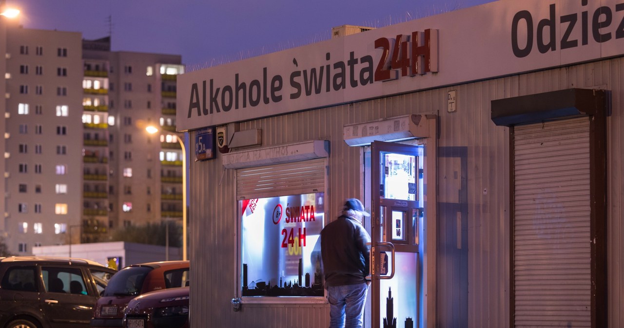 Kolejne miasto z zakazem sprzedaży alkoholu w nocy? Ważą się losy pomysłu /ARKADIUSZ ZIOLEK /East News