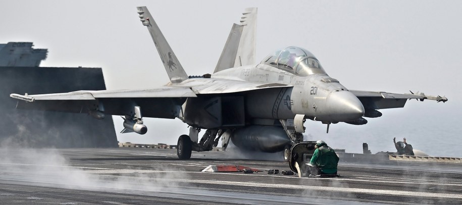 Kolejne naloty przeprowadzono w nocy z soboty na niedzielę /PAP/EPA/MAZEN MAHDI /PAP/EPA