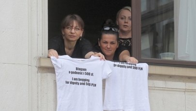 Kolejne ograniczenia dla protestujących w Sejmie. Hartwich: Odcięto nas od prysznica i windy