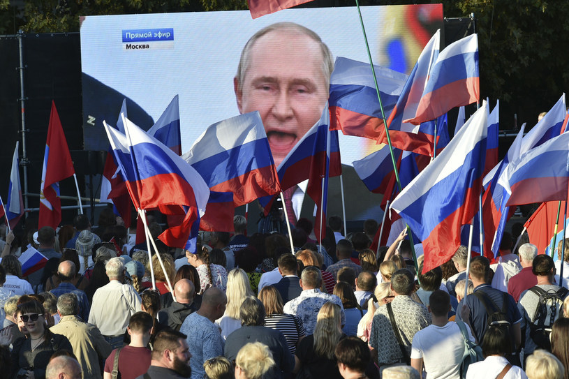 Kolejne sankcje to szczególnie zła wiadomość dla Rosji i Putina, bo uderzą w rosyjski sektor naftowy /Associated Press /East News