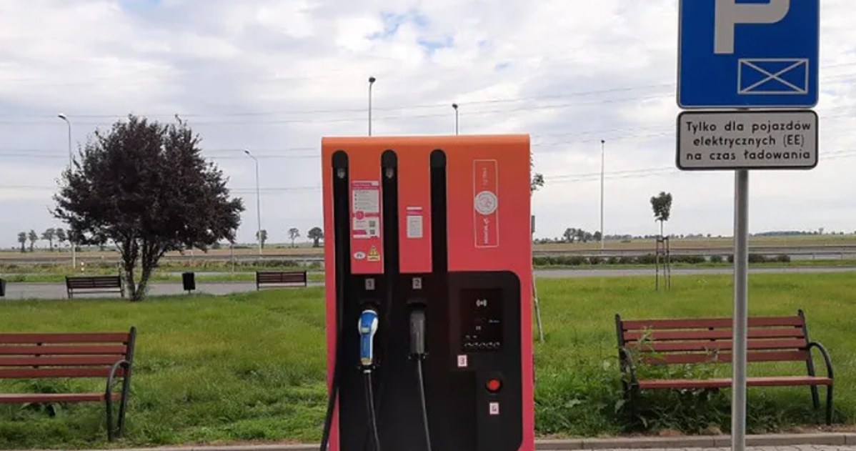 Kolejne stacje ładowania pojazdów elektrycznych na polskich drogach /GDDKiA