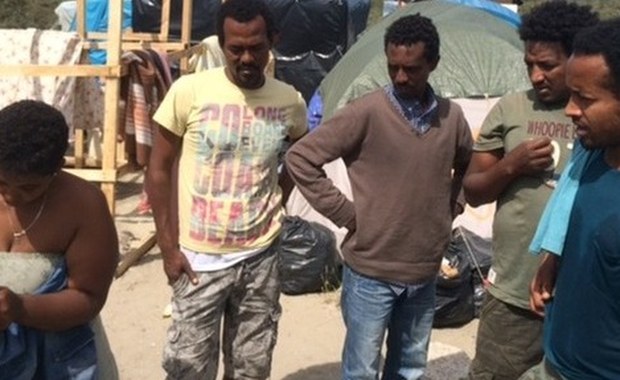 Kolejne starcia w obozowisku imigrantów w Calais. Kilkadziesiąt osób rannych