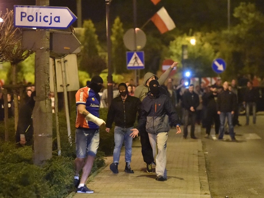 Kolejne starcia z policją w Knurowie /Jacek Bednarczyk /PAP