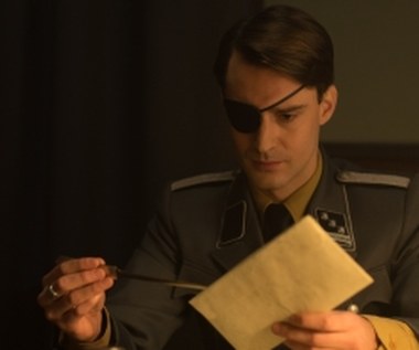 Kolejne tropy mnożą podejrzenia i ujawniają głęboko skrywane sekrety zmarłej oraz niejasne powiązania jej męża z wysoko postawionym oficerem SS (Aleksandar Milićević). 