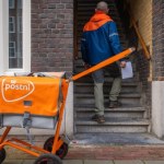 Kolejni operatorzy zawieszają wysyłki paczek do USA