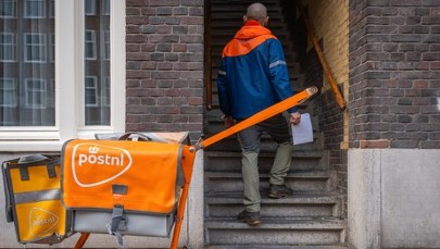 Kolejni operatorzy zawieszają wysyłki paczek do USA