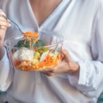 Kolejność jedzenia ma znaczenie dla jelit. Od tych produktów warto zacząć posiłek