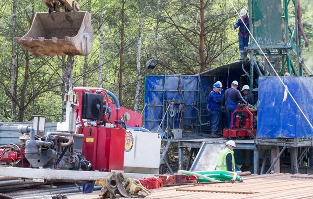 Kolejny dzień akcji poszukiwawczej dwóch górników zaginionych po wstrząsie w kopalni Wujek /Andrzej Grygiel /PAP