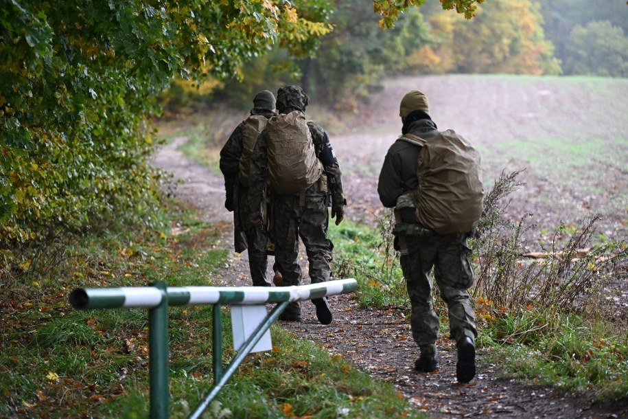 Kolejny dzień poszukiwań 44-letniego Grzegorza Borysa na terenie Trójmiejskiego Parku Krajobrazowego /Adam Warżawa /PAP