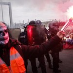 Kolejny dzień protestów we Francji. Macron zawiesi reformę emerytalną?