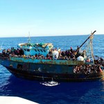 Kolejny dzień rekordowego napływu migrantów do Włoch: 50 łodzi w ciągu jednego dnia