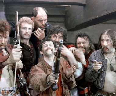 Kolejny film Hoffmana - "Potop" na podstawie powieści Henryka Sienkiewicza - otrzymał nie tylko pierwsze Lwy Gdańskie, ale także nagrodę publiczności, zaś odtwórca roli Andrzeja Kmicica Daniel Olbrychski - nagrodę aktorską. 

W 1975 roku zdobył nominację do Oscara, rozpoczynając w ten sposób niezwykłą serię sukcesów polskiej kinematografii na arenie międzynarodowej. Kreacje aktorskie, m.in. Daniela Olbrychskiego, Małgorzaty Braunek, Tadeusza Łomnickiego, Kazimierza Wichniarza czy Franciszka Pieczki uważane są dzisiaj za ikony filmu. 

"Potop" w kinach obejrzało 27 mln widzów, co daje mu trzecie miejsce w dziejach polskiej kinematografii.