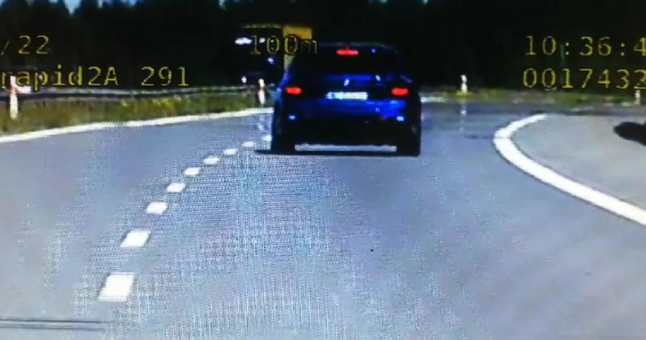 Kolejny "kaskader" w BMW jechał 237 km/h po S7. Dostał najwyższy mandat /Policja /