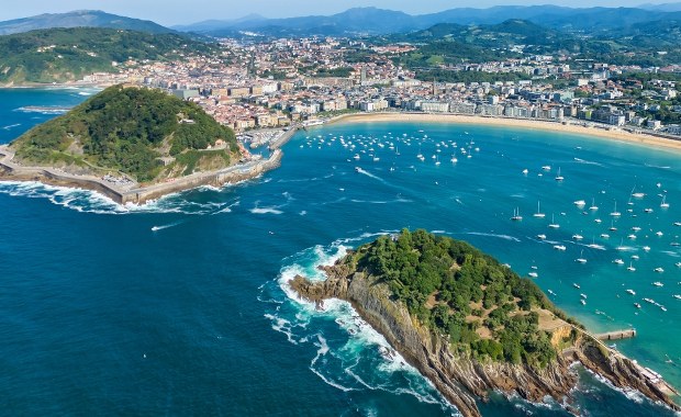 Kolejny kraj idzie na wojnę z niedopałkami: Zakaz palenia na słynnej plaży