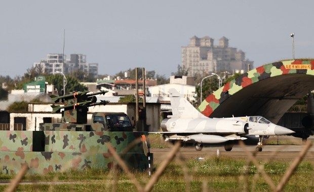 Kolejny ruch Chin. Tajwan utrzymuje gotowość