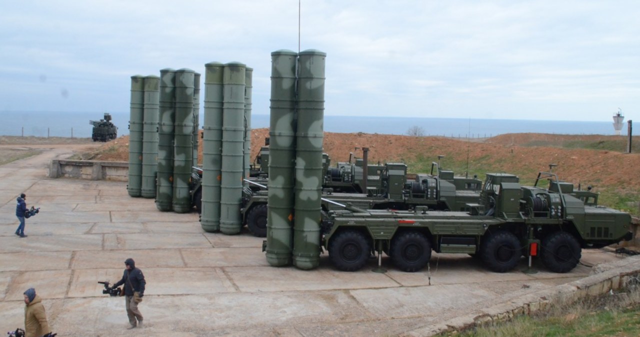 Kolejny system S-400 został ostrzelany przez Ukraińców /Ministerstwo Obrony Rosji /Wikimedia