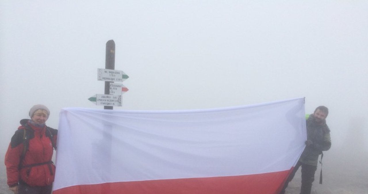 Kolejny szczyt zdobyty. Flaga zawisła na Babiej Górze