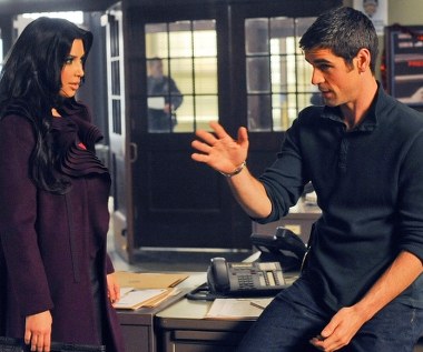 Kolejny telewizyjny epizodzik Kardashian zaliczyła w 2009 roku w serialu "CSI: Kryminalne zagadki Nowego Jorku", pojawiając się w roli Debbie Fallon u boku Eddiego Cahilla (na zdjęciu). 