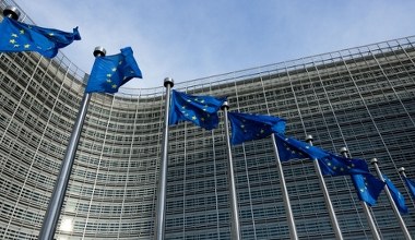 Kolejny wzrost pensji w UE. Na święta zafundują sobie podwyżki z datą wsteczną