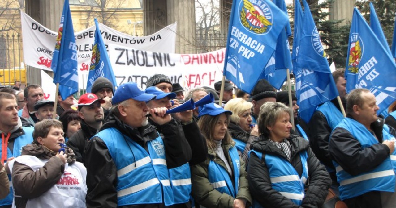 Kolejowi związkowcy protestują w Warszawie