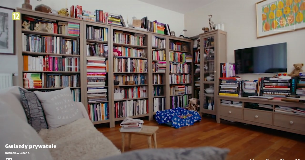 Kolekcja książek zrobiła na Uli duże wrażenie! (Screen: player.pl) /materiał zewnętrzny