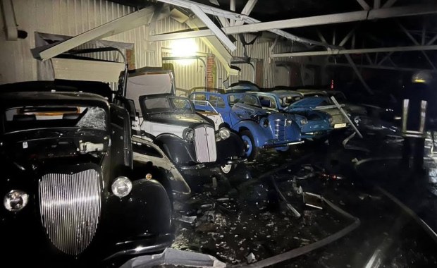 Kolekcja luksusowych aut Janukowycza zniszczona po rosyjskim ostrzale