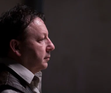 "Kolekcja sukienek": Historia ośmiu kobiet w różnym wieku i jednego mężczyzny