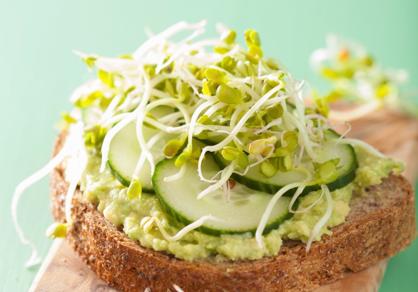 Koleżanka pokazała mi świetny patent. Zdrowe, zielone kiełki mam szybko bez specjalnej kiełkownicy