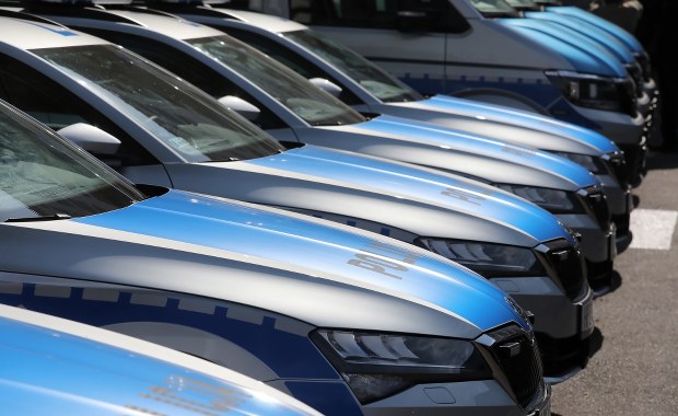 Kolizja czterech radiowozów. Policjanci trafili do szpitala 