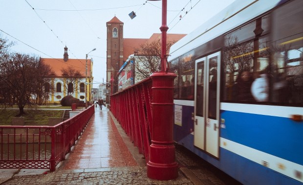 Kolizja dwóch tramwajów we Wrocławiu. Są ranni 