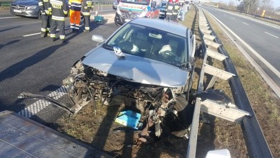 Kolizja na A4: Z samochodu wypadł silnik